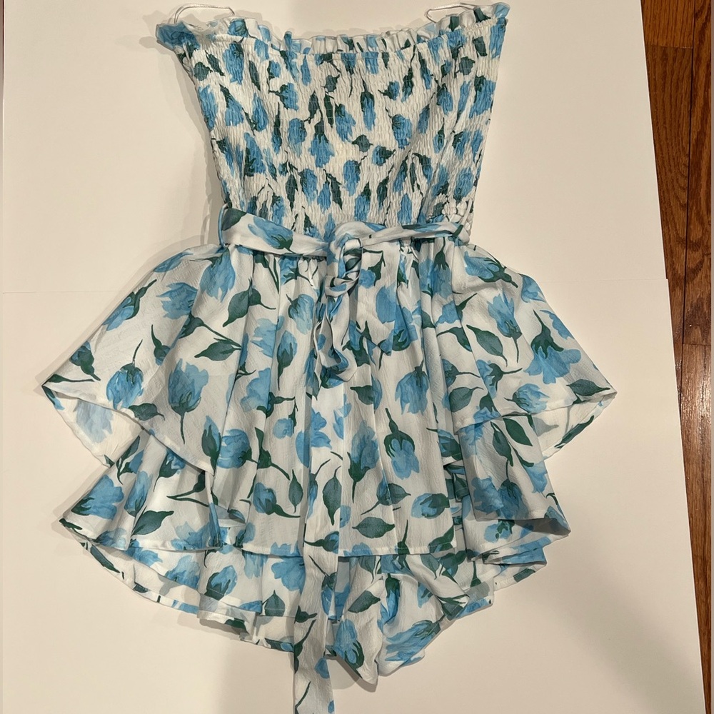 Altar’d State floral romper. Size large. New with tags.